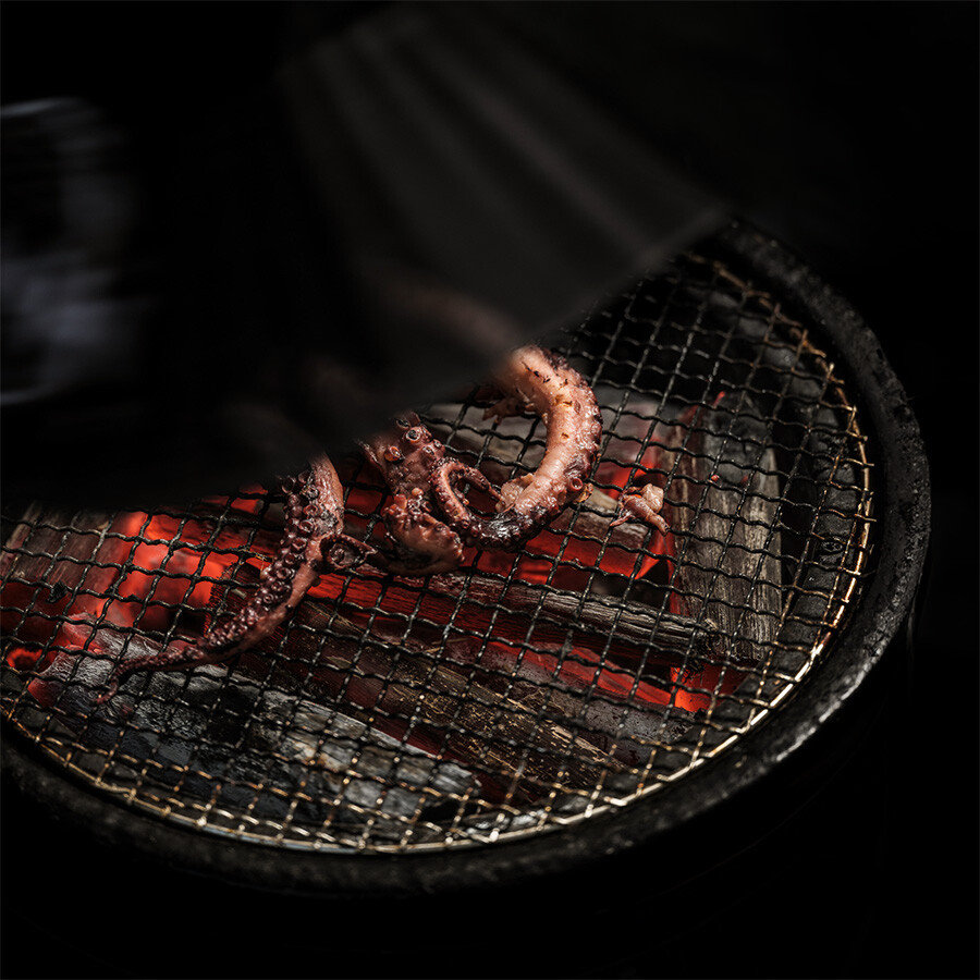 Japanischer Shichirin Holzkohlegrill Aus Kieselgur - Handgefertigt In Japan, Rund, Schwarz, 25,4 Cm - Inkl. Rost & Ständer